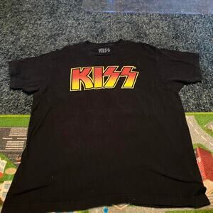 Black kiss band tee